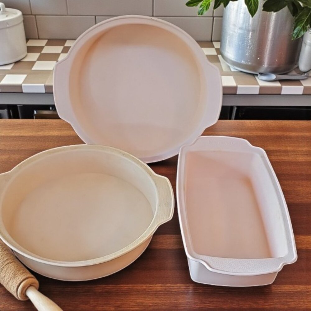 3 piece KitchenAid light pink silicone baking pans 2 round forms 1 rectangle